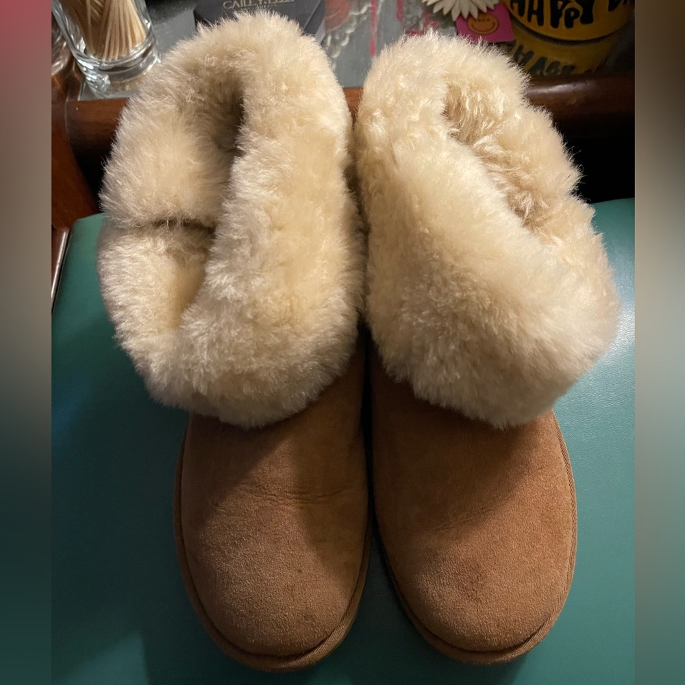 UGG Bailey Button II Boots Chestnut Size 10